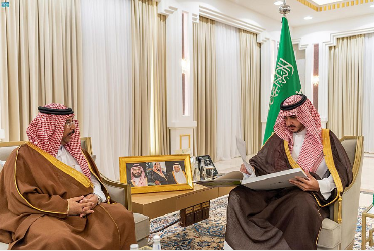 سمو الأمير فيصل بن نواف يتسلّم تقرير مؤشرات المرصد الحضري ويعتمد 239 مؤشراً